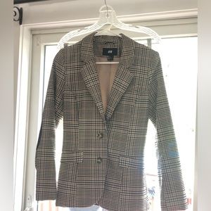 H & M blazer. Plad with elbow patches.